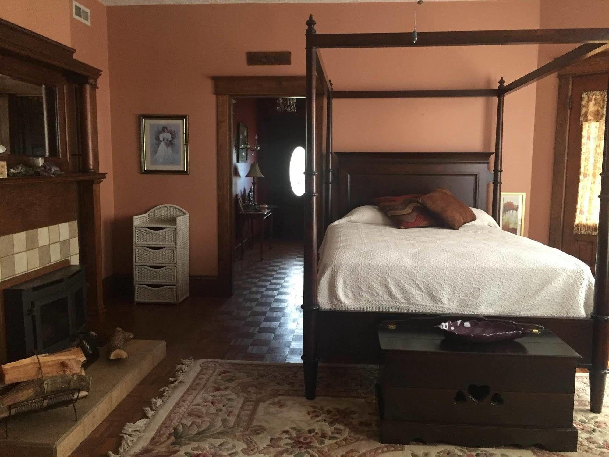 The Old Coe House Hotel Burkesville Bagian luar foto