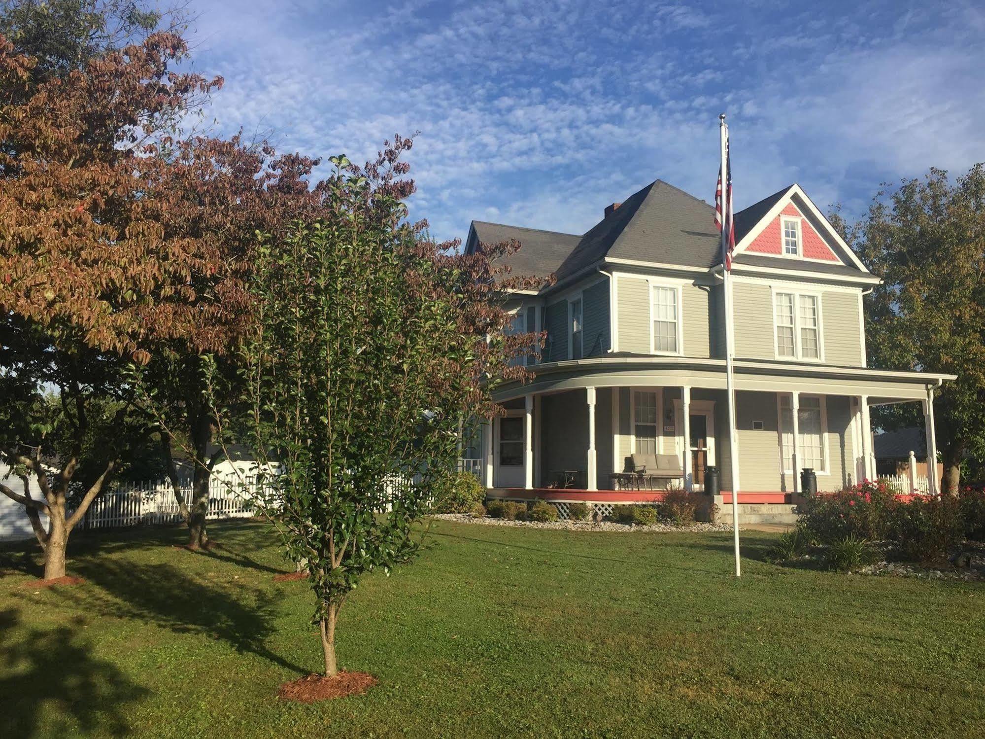 The Old Coe House Hotel Burkesville Bagian luar foto